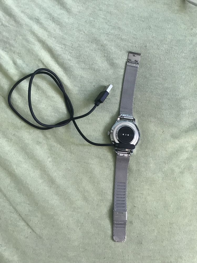 Świetny stan Maxcom FW 42 smarwatch srebrny
