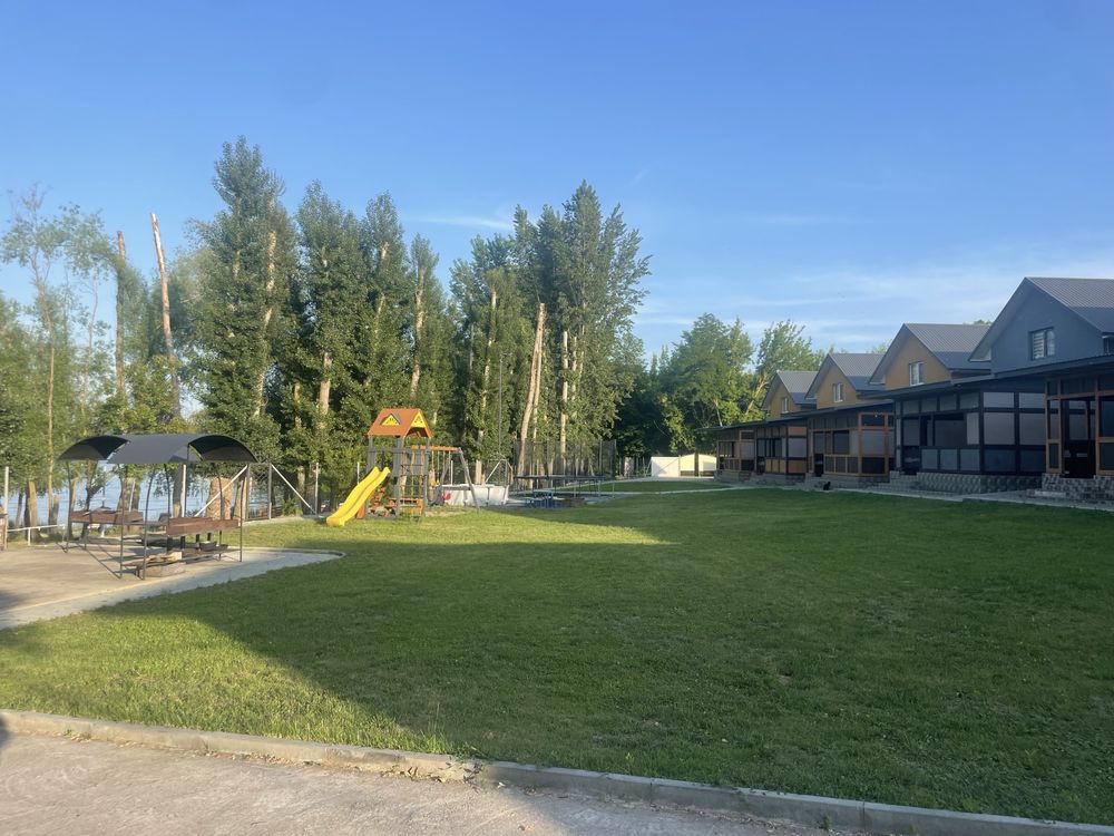 База відпочинку на Дністрі. Басейн. Село Вороновиця