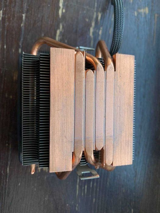 Ryzen 7 2700x , 8 ядер, 16 потоків, базова частота 3.7 ггц та башта