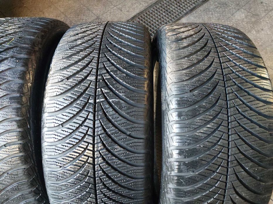 Opony komplet 245/45/18 całoroczne