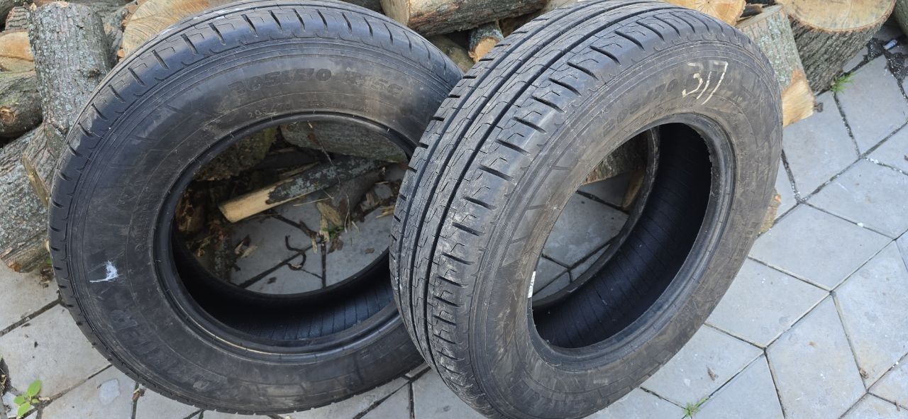 Продам резину Pirelli 205/70/15С новая по цене б/у