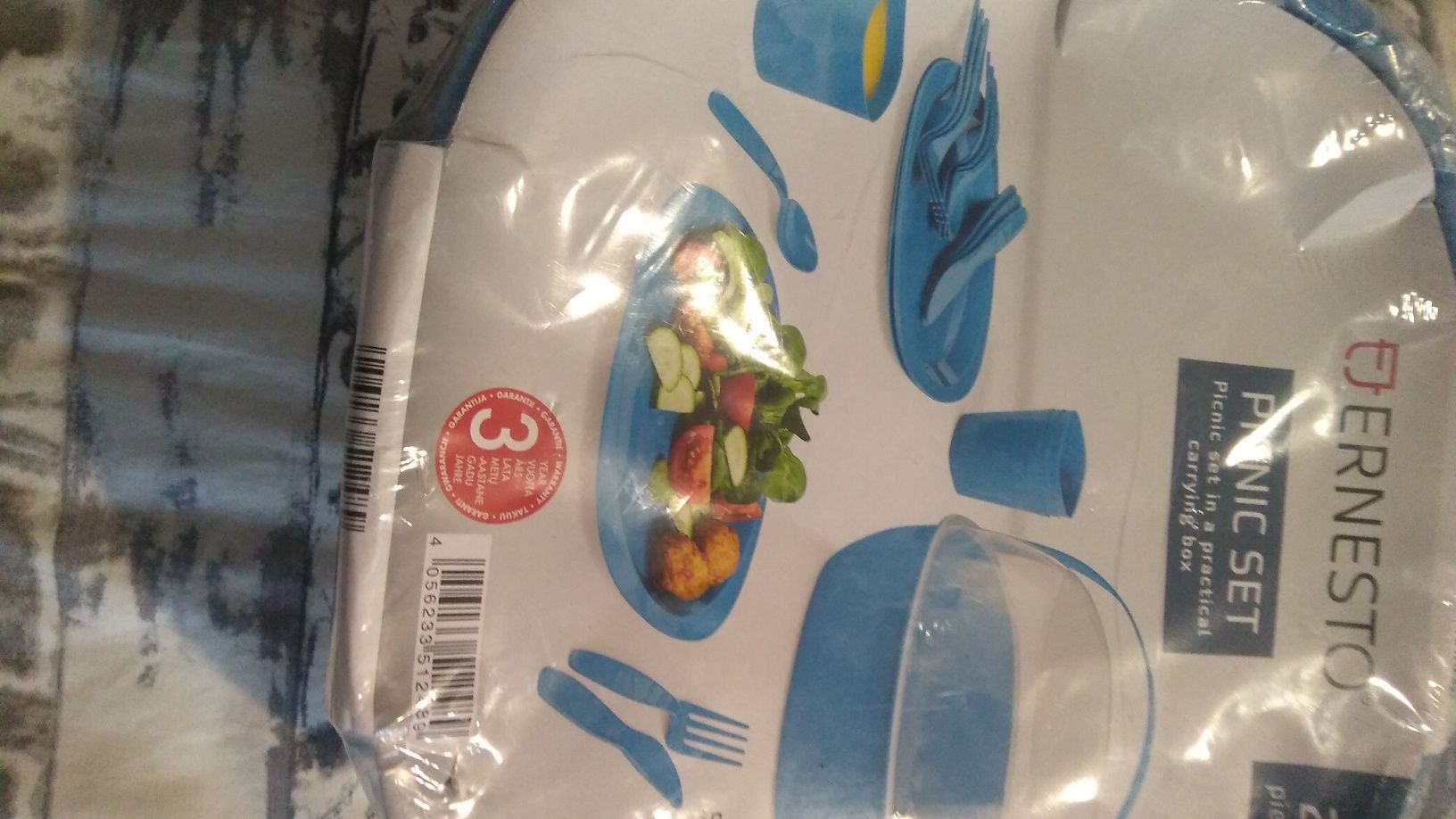 Zestaw piknikowy na 4 osoby.