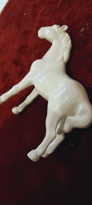 Статуэтка конь лошадь