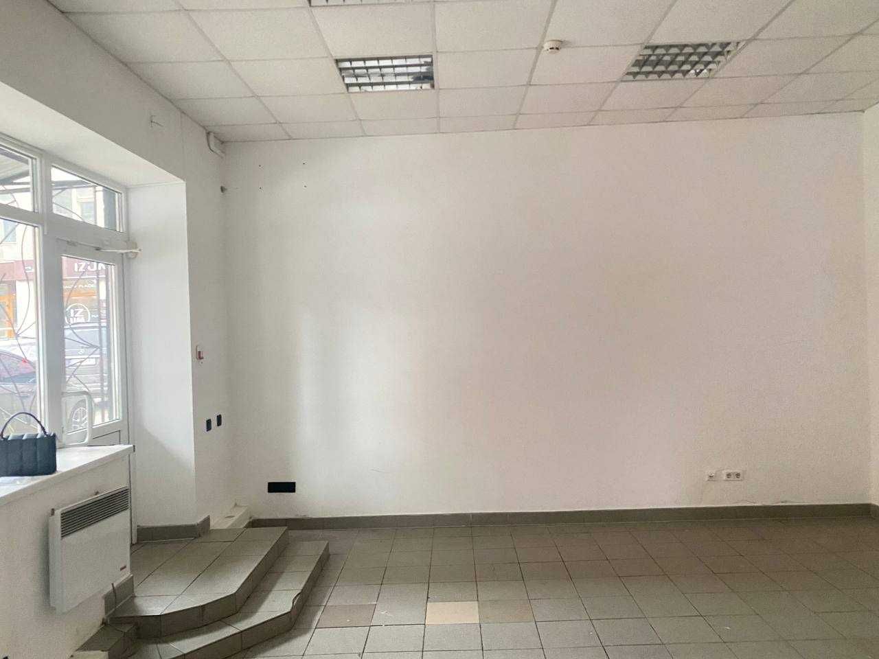 Оренда офісу на першщому поверсі Центр міста