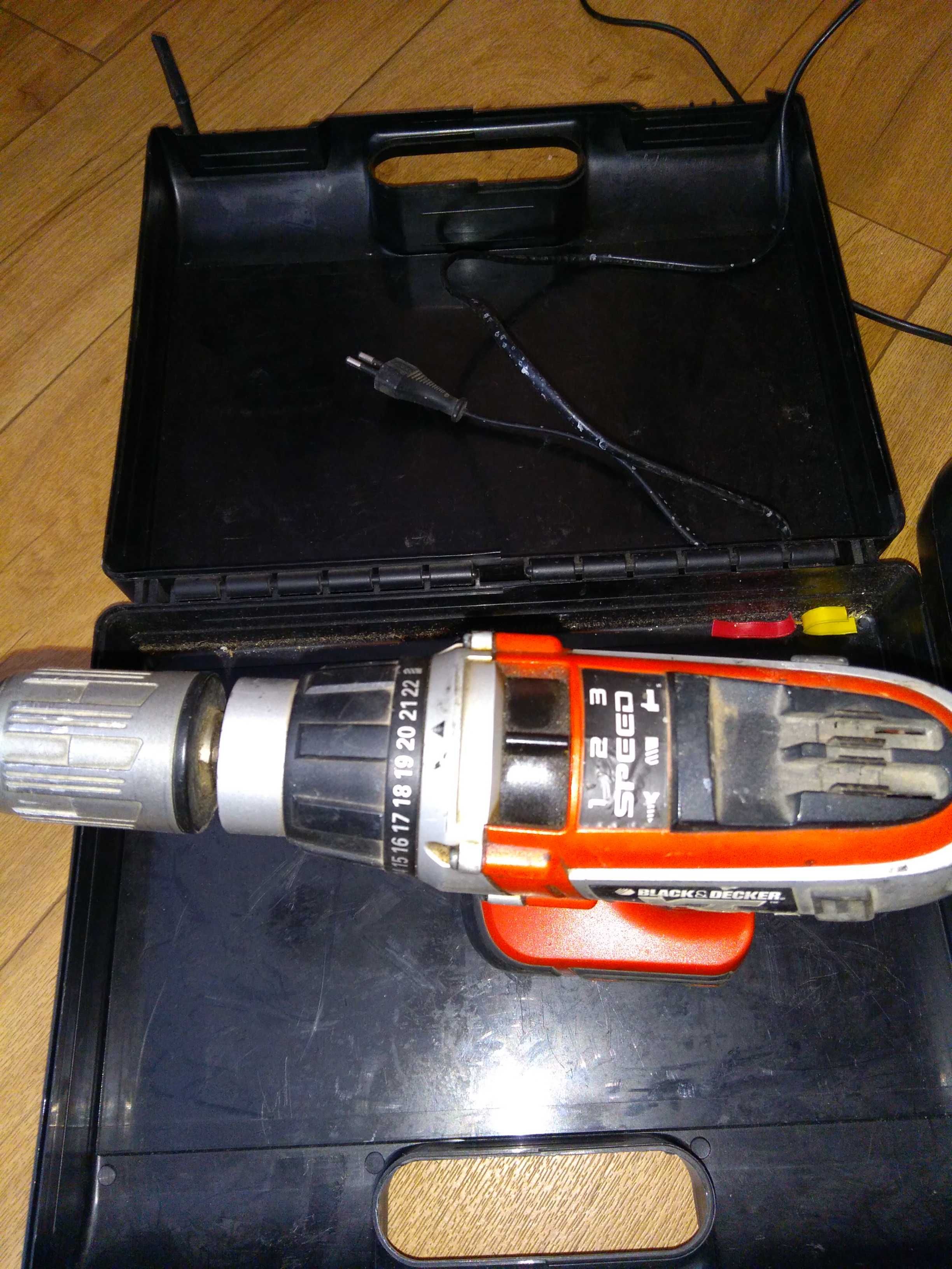 Wiertarko-wkrętarka z udarem Black & Decker XTC 143 walizka