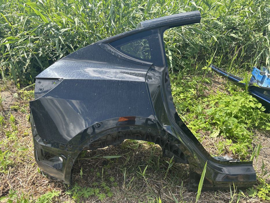 Заднее правое крыло четверть Tesla Model Y