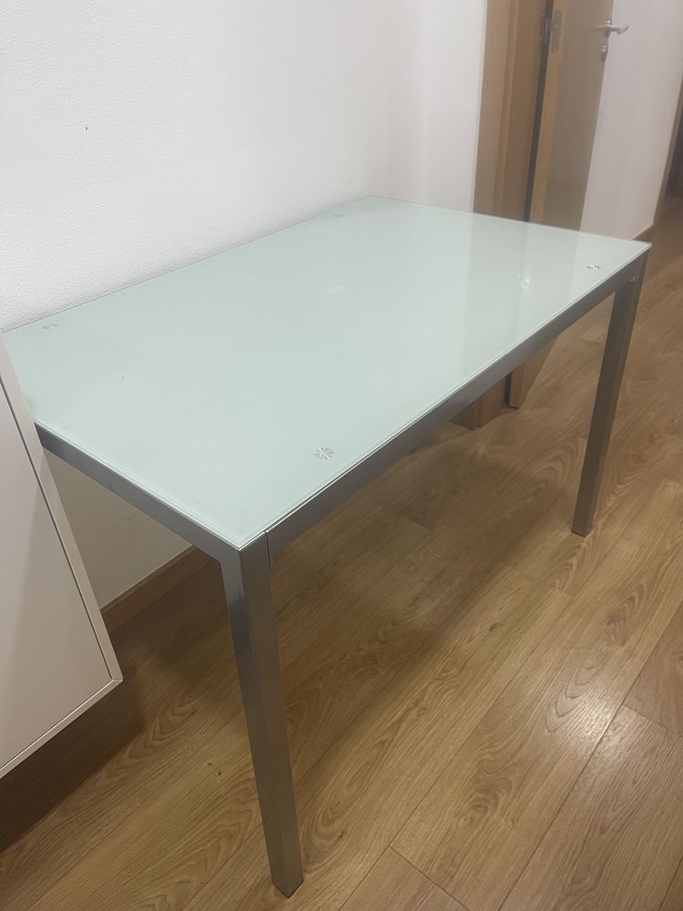 Mesa vidro novo. Estrutura de aço, base vidro , cor cinza .