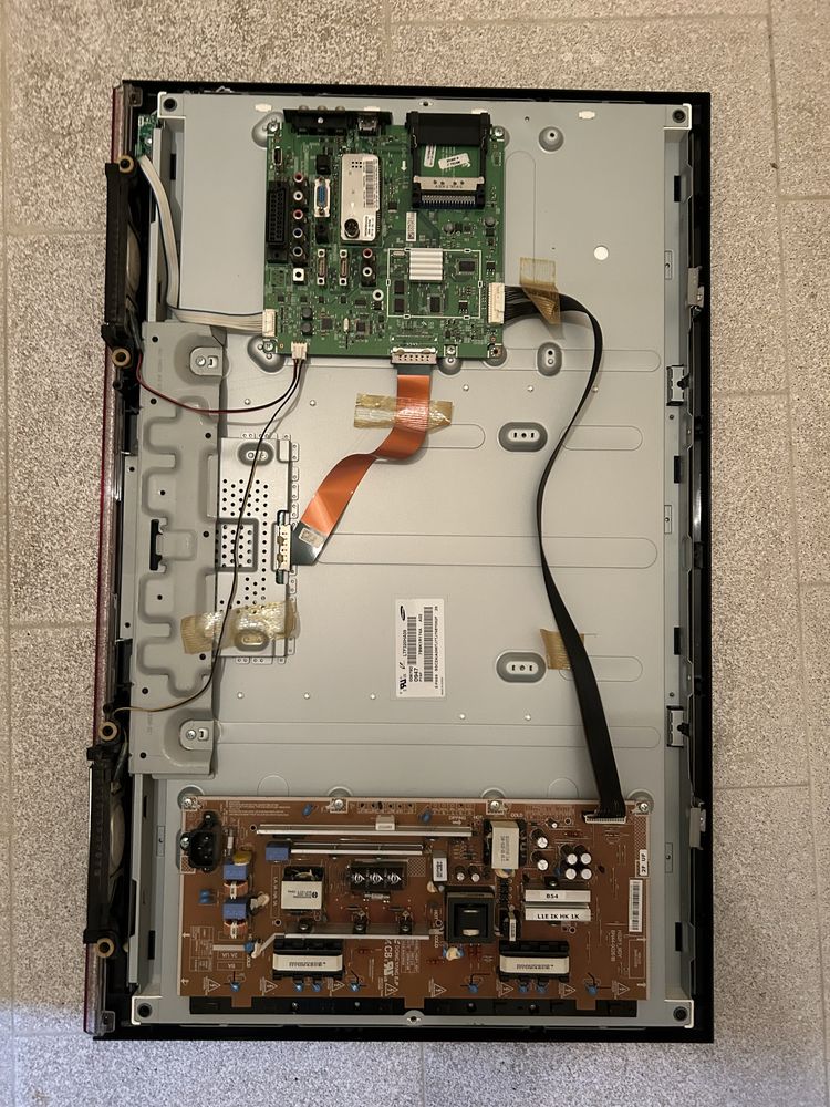 Televisão Samsung LCD Modelo 32B530 P7W para peças