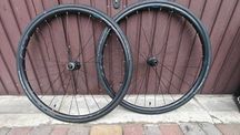 Sprzedam kpl. kół szosa z  oponami schwalbe one
Koła Shimano WH-RS 171