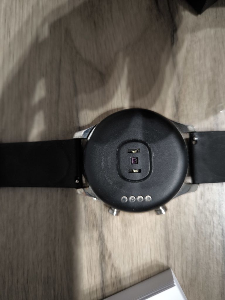 Smartwatch Mobvoi TicWatch C2+
Działa na systemie WearOS, więc współgr