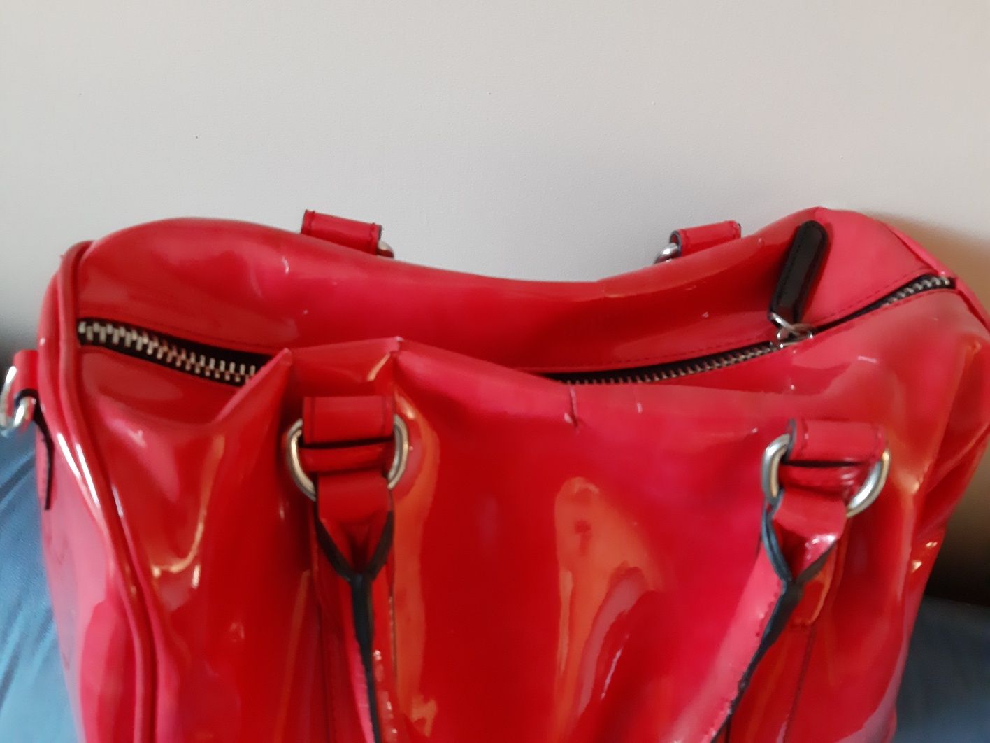 Torebka kuferek Mango czerwona kolor intensywny kufer torebeczka