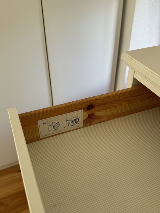 Cómoda IDANÄS IKEA com 4 gavetas