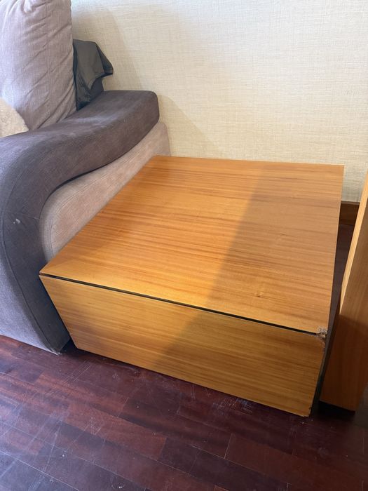 Mesa extensivel com 6 cadeiras + mesa de centro