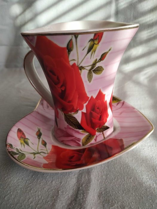 Яичница, вазочки, чашка, поднос