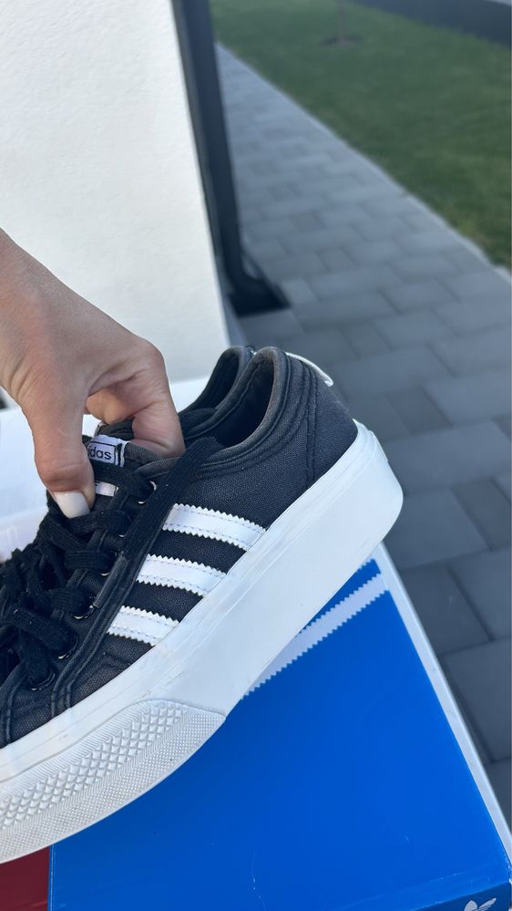 Кели adidas nizza 37 1/3 ( маломірять) 23 см