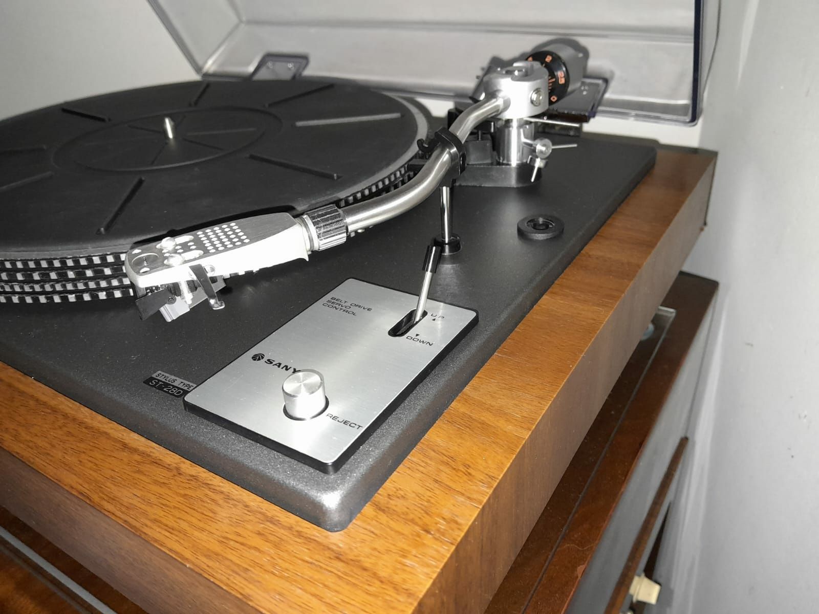 Gira Discos Sanyo TP-725