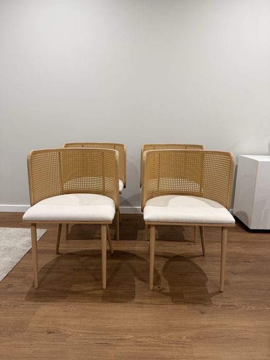 Cadeiras em metal e rattan