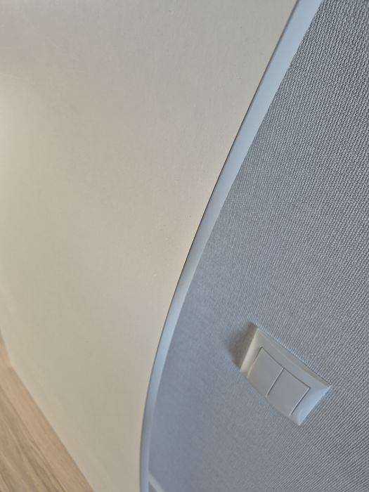 Biurko gamingowe białe, regulowane czarne nogi