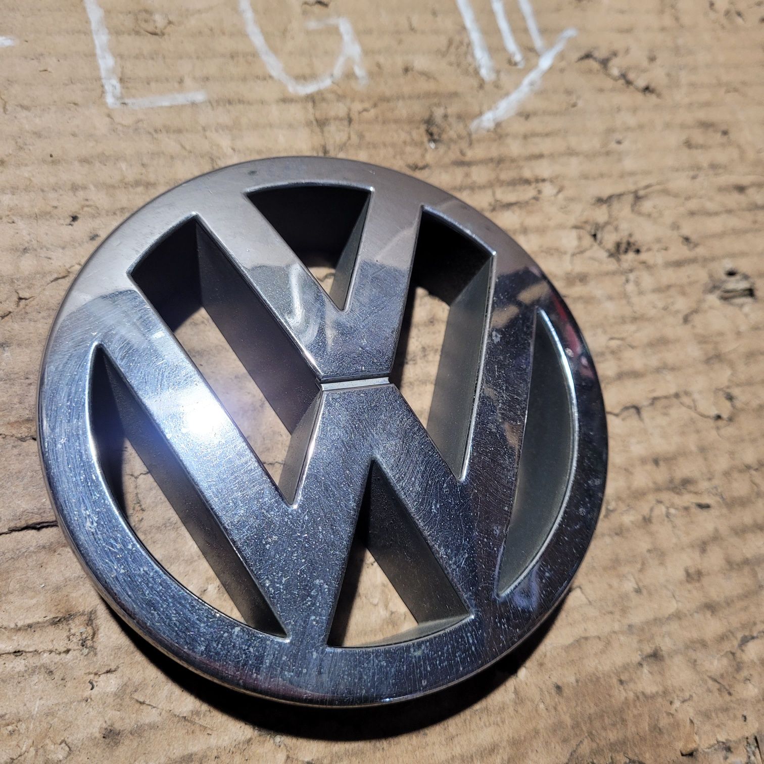Znaczek emblemat grilla atrapy przód vw sharan mk2 2002r
