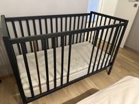 Łóżeczko Woodies Stardust Cot antracyt + materac PlantPur