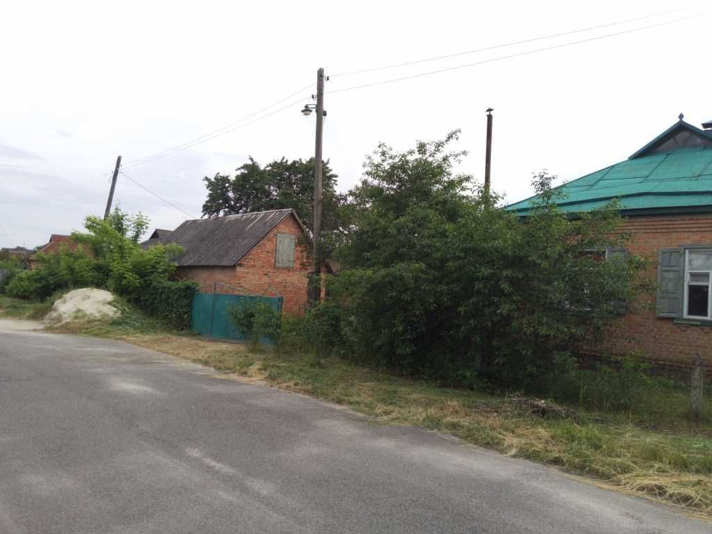 Продам будинок, господарські споруди та будівлі в Новоселівці