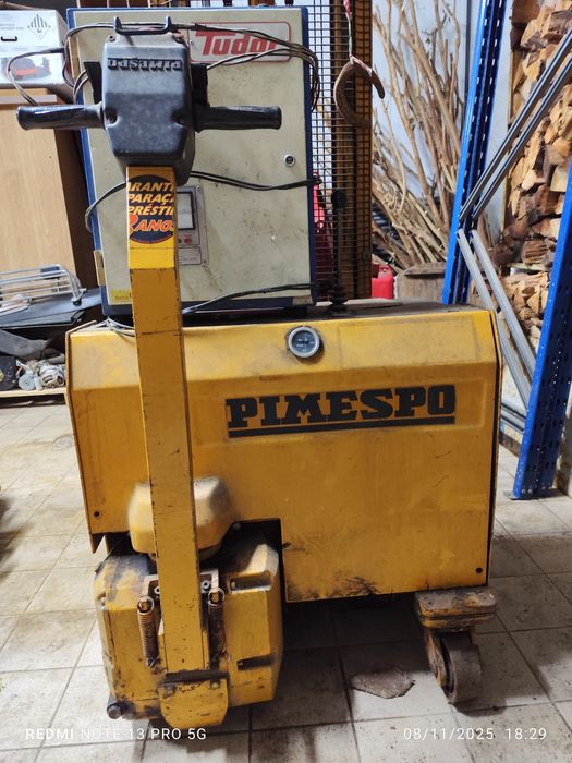 Empilhador Pimespo a baterias funcionar