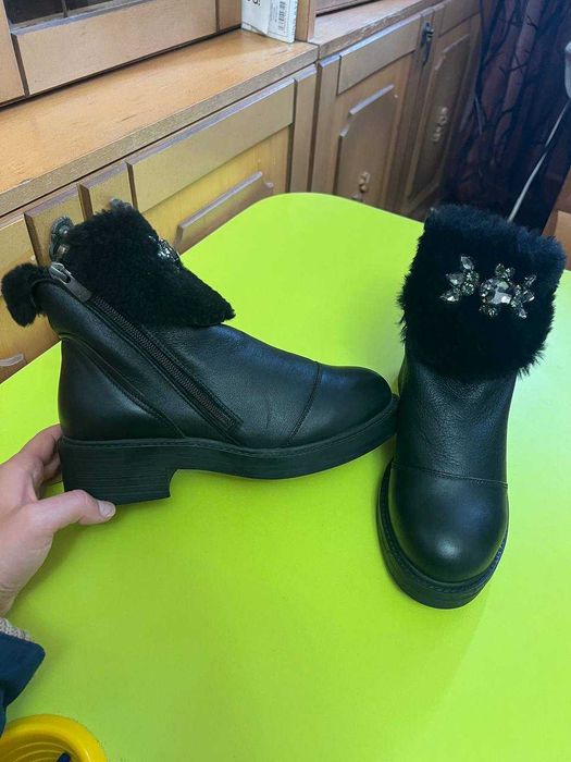 Дівочі черевики для підлітка