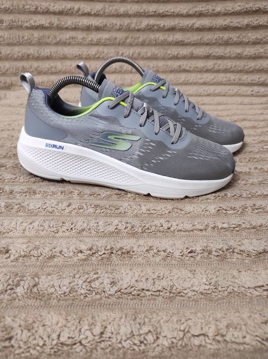 Оригінальні спортивні кросівки Skechers go run
