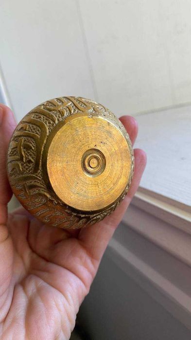 Восточная декоративная мельница для специй, перцемолка, бронзовая.