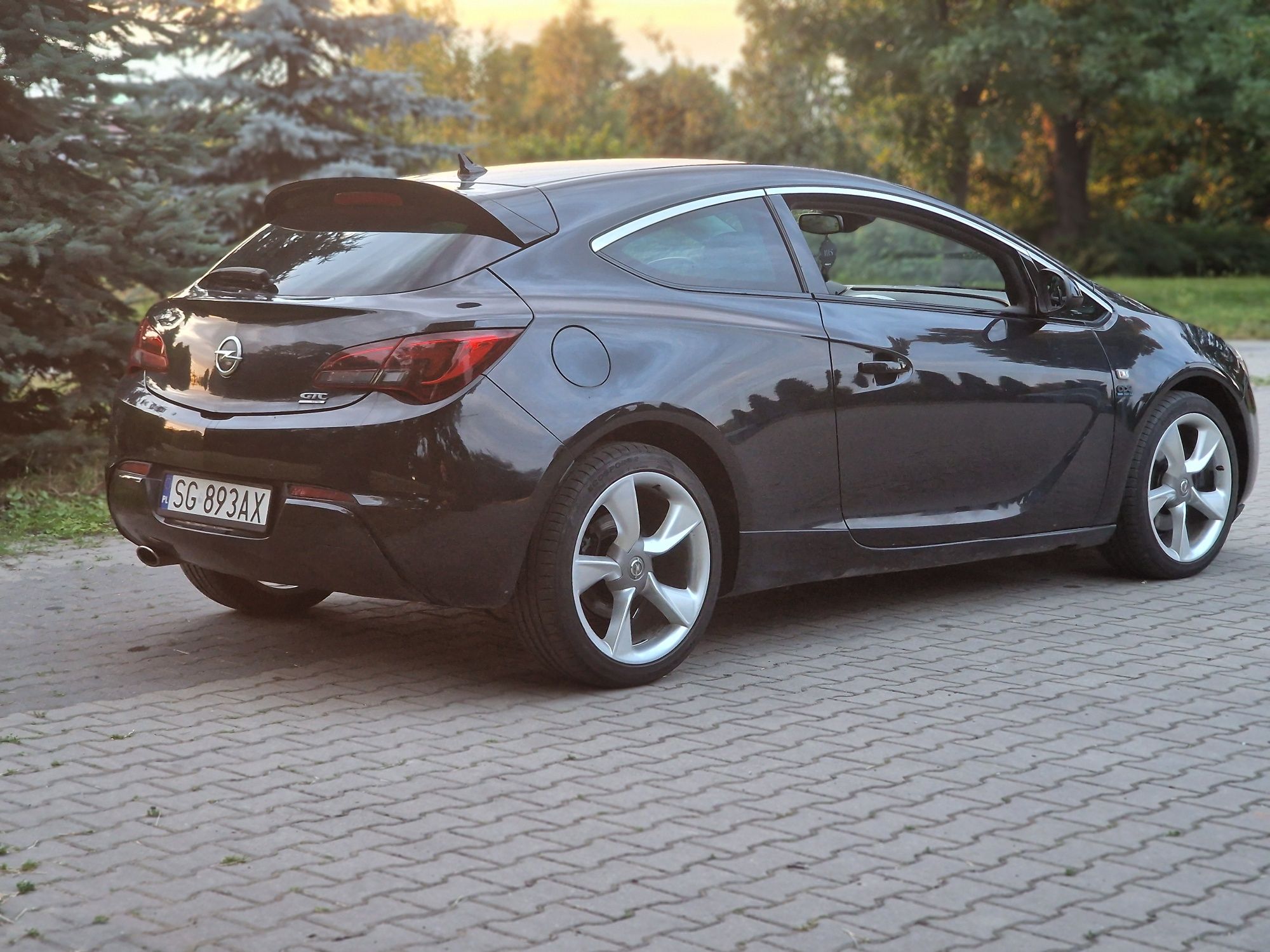 Opel Astra J GTC 2.0 CDTI