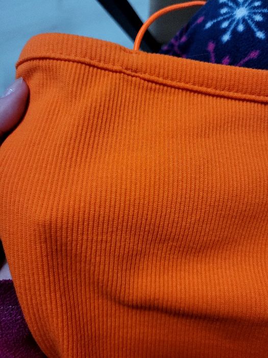 Яскравий топ в рубчик