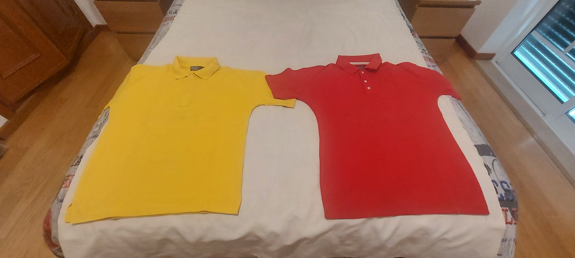 Dois polos de homem