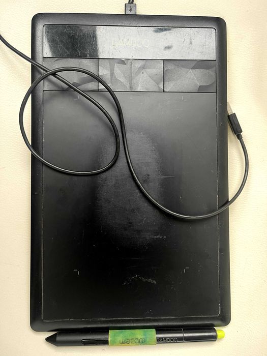 Графічний планшет Bamboo зі стілусом