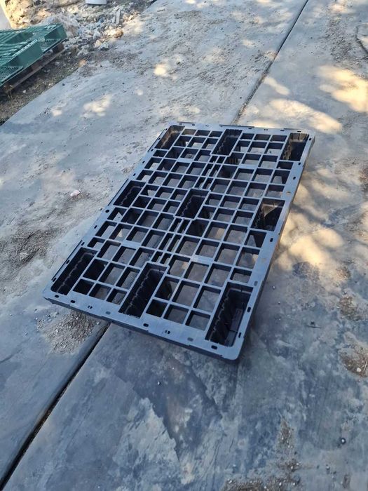 Palety plastikowe mocne 120x80