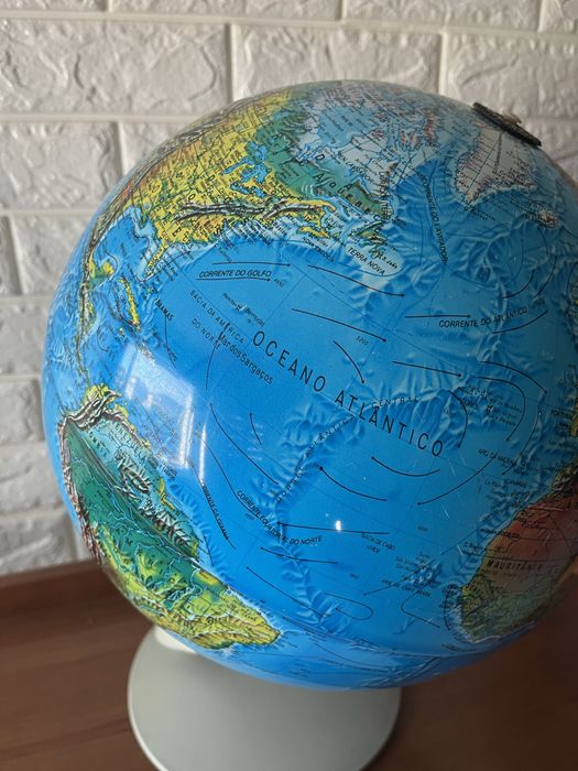 Globo terreste antigo luminoso