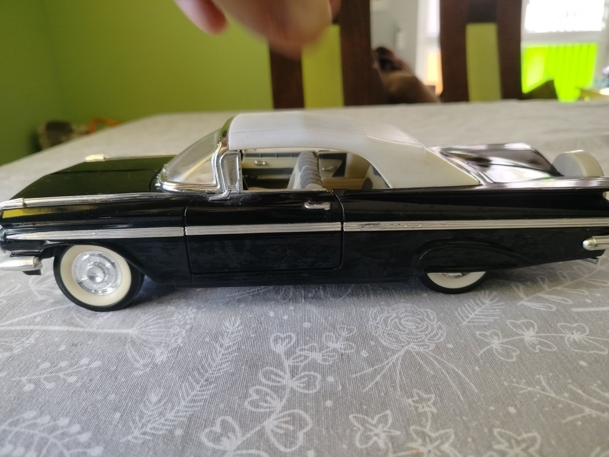 Model starego auta 1:18