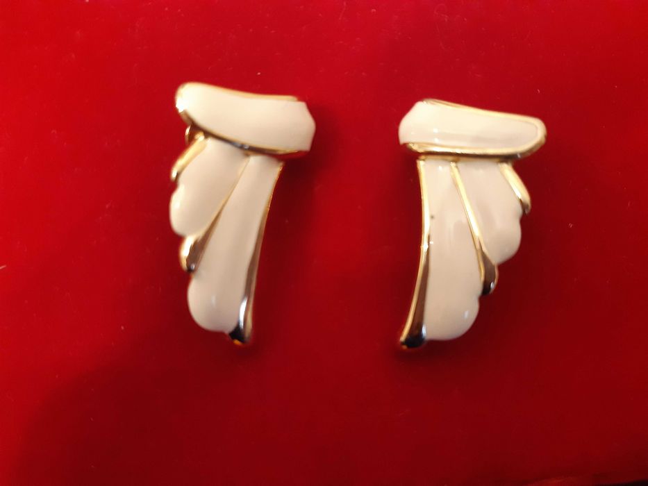 Кліпси крила з емаллю молочного кольору