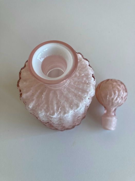 Frasco em vidro de perfume antigo