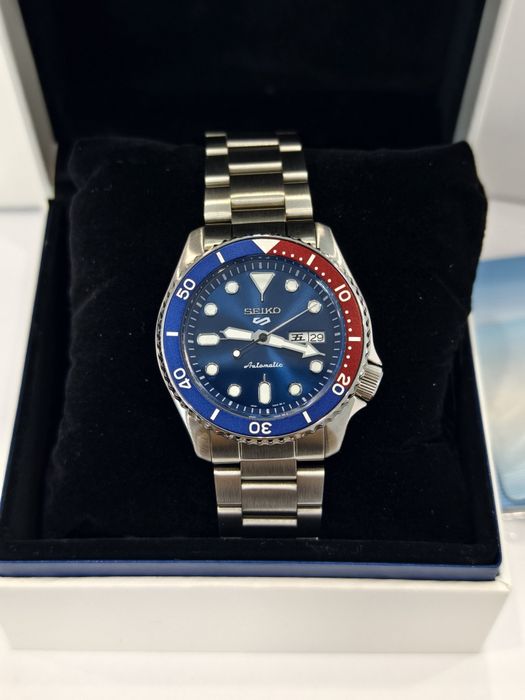 Чоловічий годинник  Seiko 5 Sports Pepsi 
Seiko 5Seiko
Se