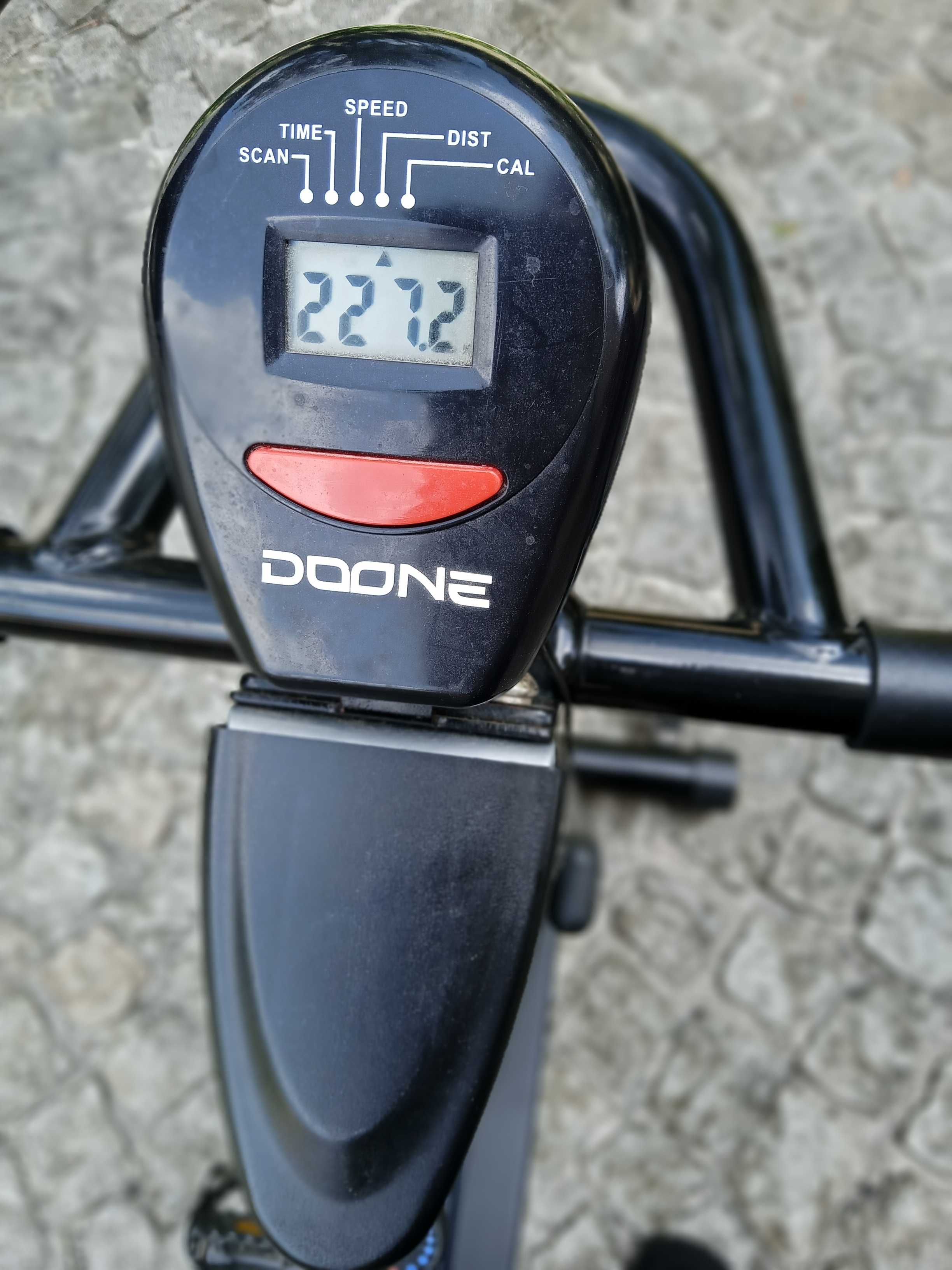 Biciclete de ginásio. Treino em casa.