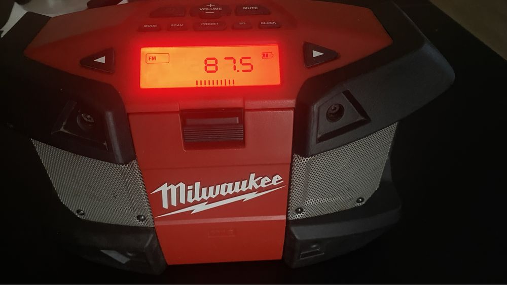 Milwaukee m12 radio+ nowa bateria 4ah