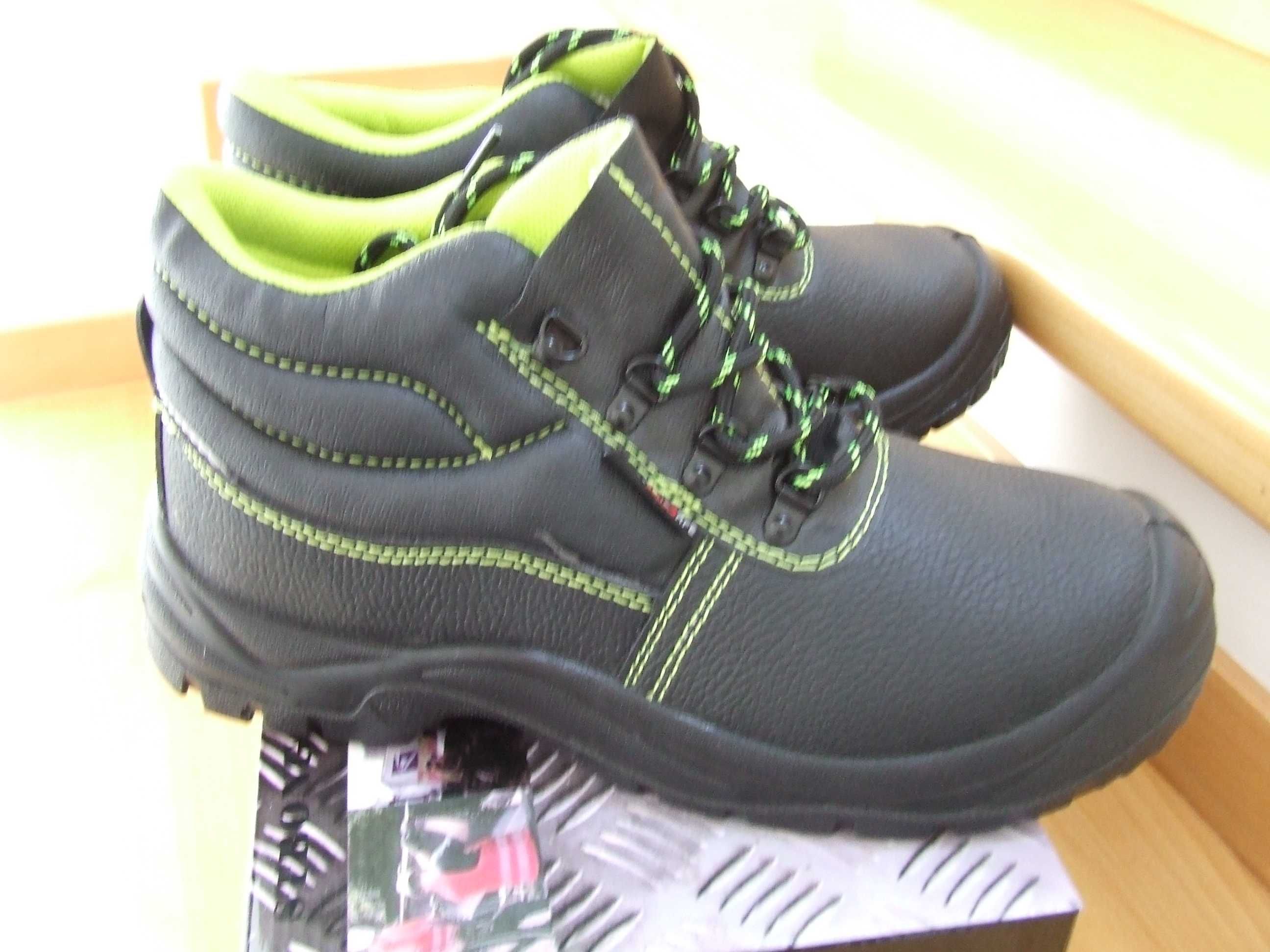 Buty robocze rozm 43 + 2 pary  grubych skarpet (roboczych)