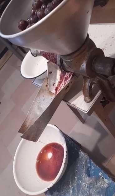 Торгуюсь! Чавунний соковитискач 1970 р. Чугунная соковыжималка 1970г.