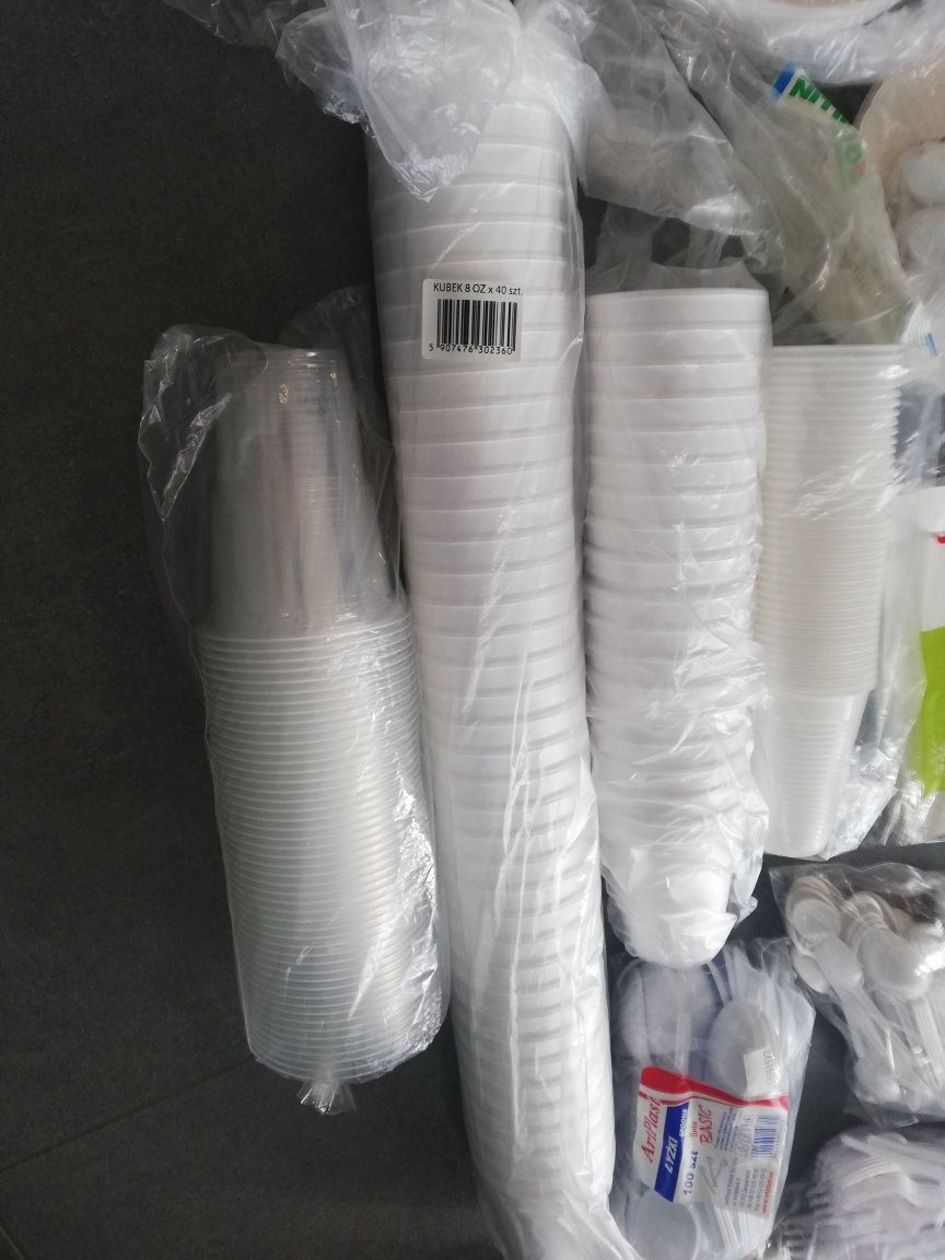 Nowe Plastikowe Kubki Sztućce itp.