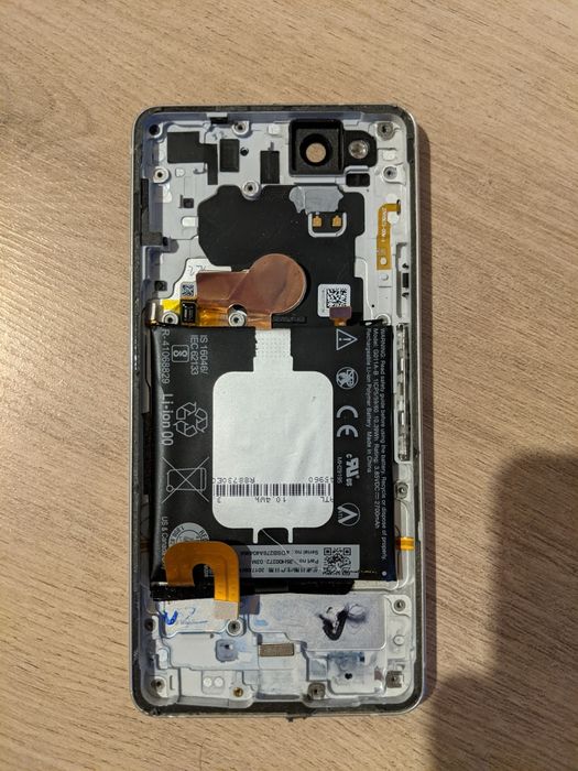 Google Pixel 2 tylna część ze starą baterią + etui