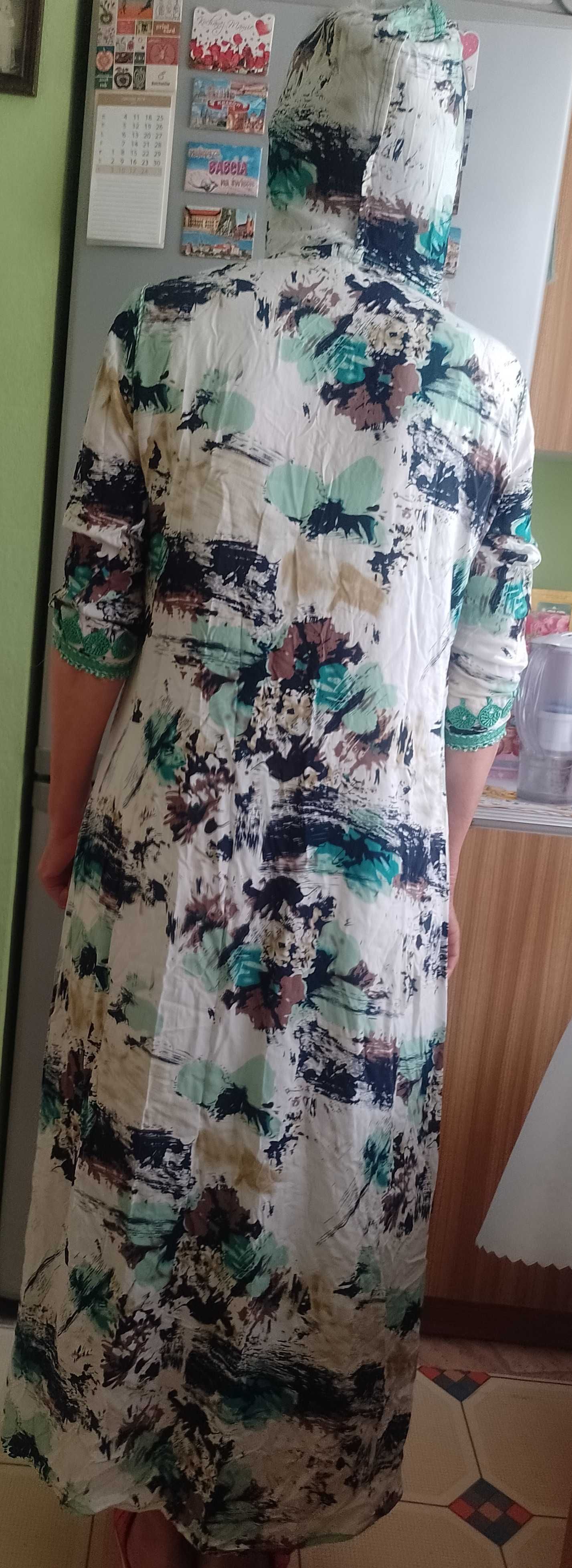 (L/XL) Bogato zdobiona sukienka z Dubaju z kapturem