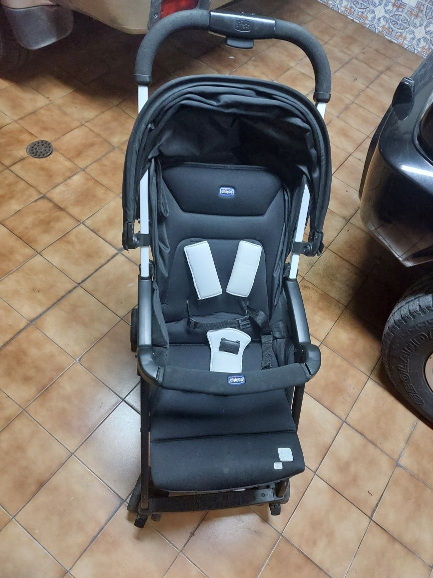 Carrinho Chicco Ohlala com capa de chuva