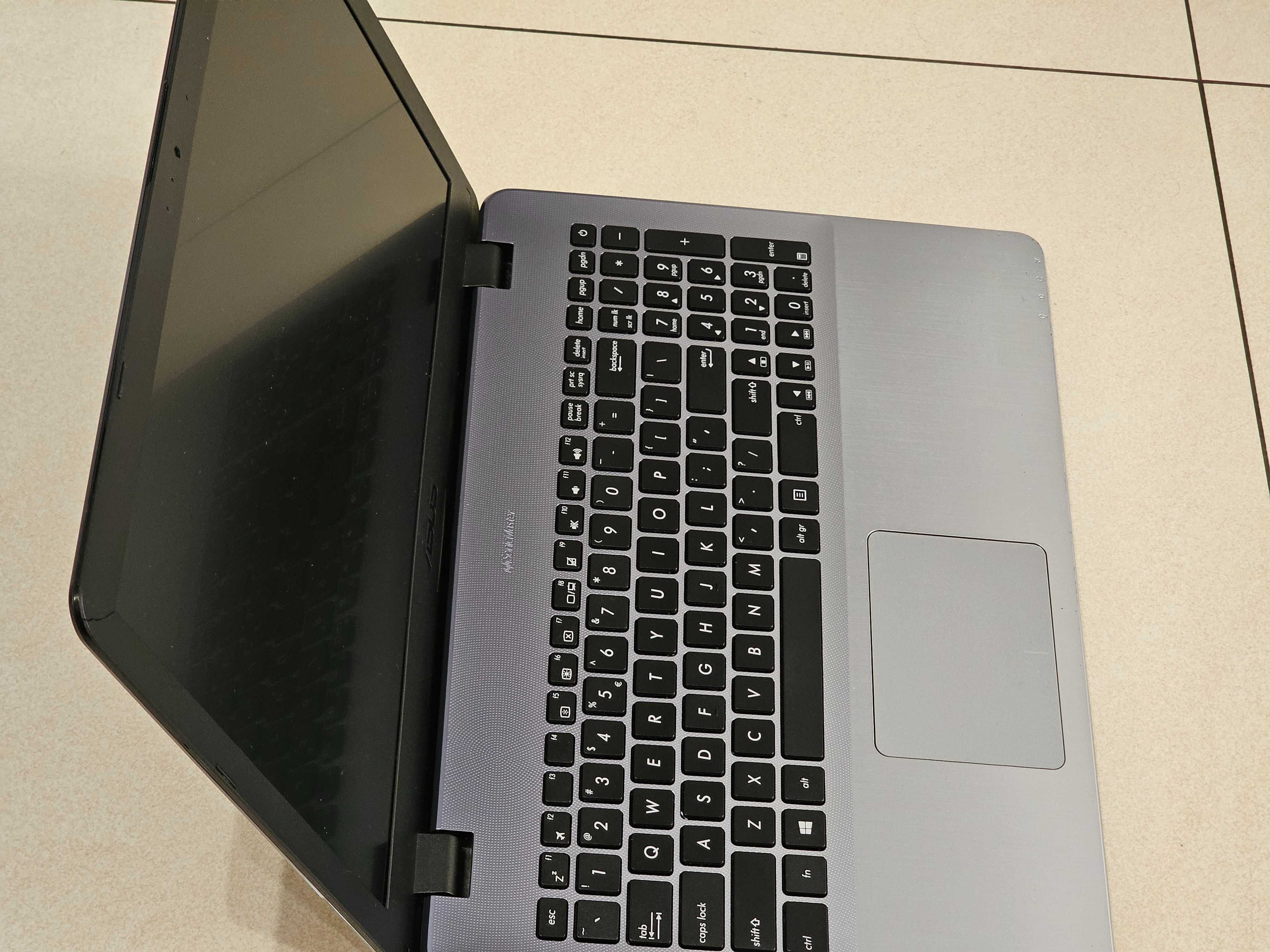 ASUS Vivobook 15,6"/i5/8Gb DDR4/SSD 480Gb/GeForce 940mx 2048Mb DDR5