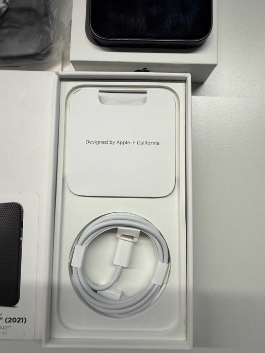 Apple iPhone 13 128GB + Caixa + 2 capas + headphones