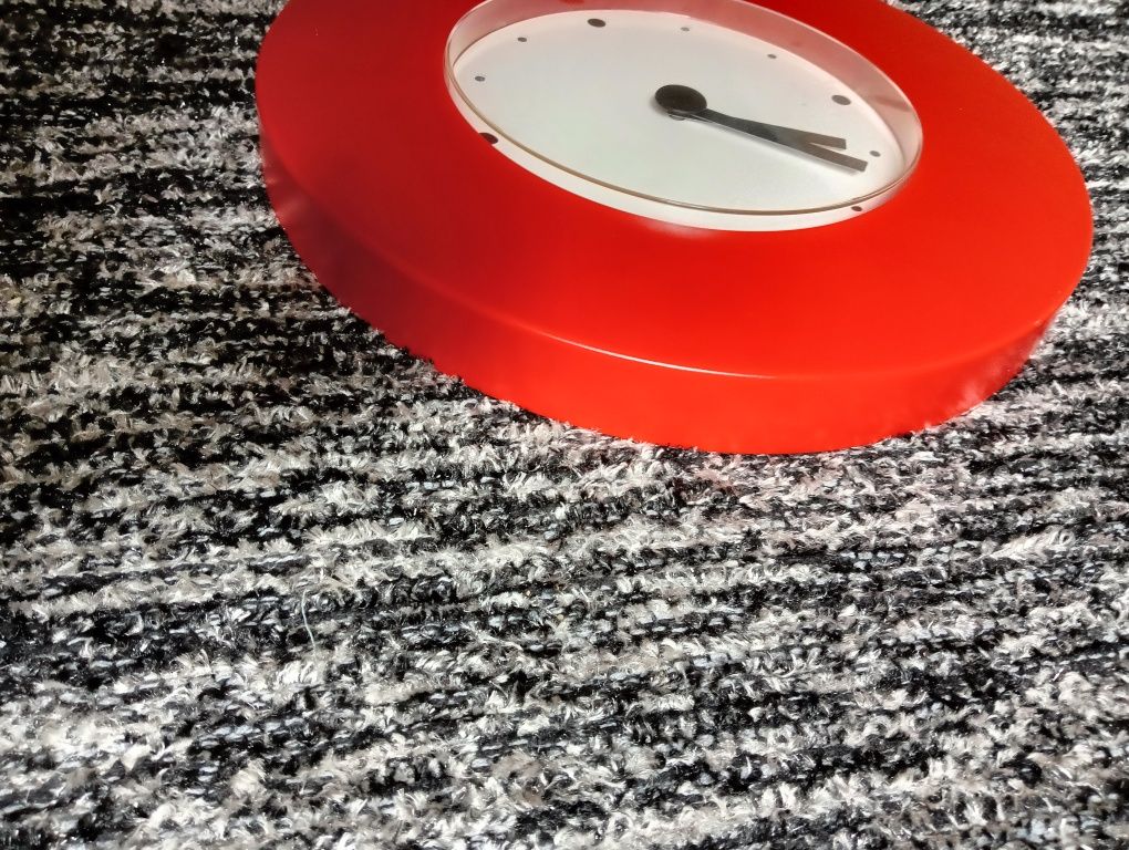 Zegar ścienny IKEA unikat w stylu vintage czerwony